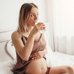 Von Ananas bis Kuscheln: Diese 24 überraschenden Hausmittel können Wehen fördern