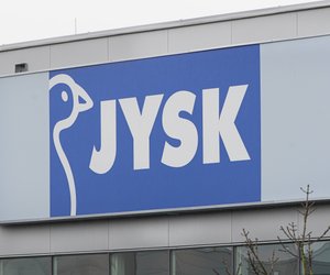 Schnäppchen bei Jysk: Dieses schicke Tisch- und Stuhl-Set darf im Esszimmer nicht fehlen