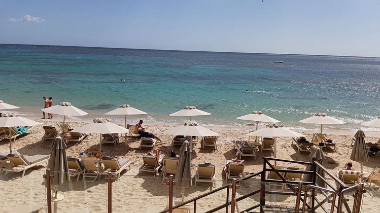 Liegen am Strand vom Forte Village