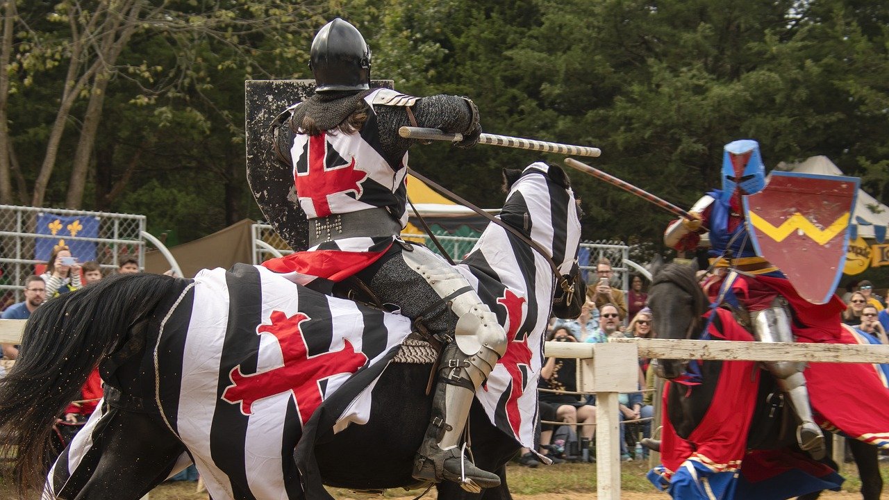 Der „Tjost“-Zweikampf gehört zu den bekanntesten Kämpfen des mittelalterlichen Turniers.