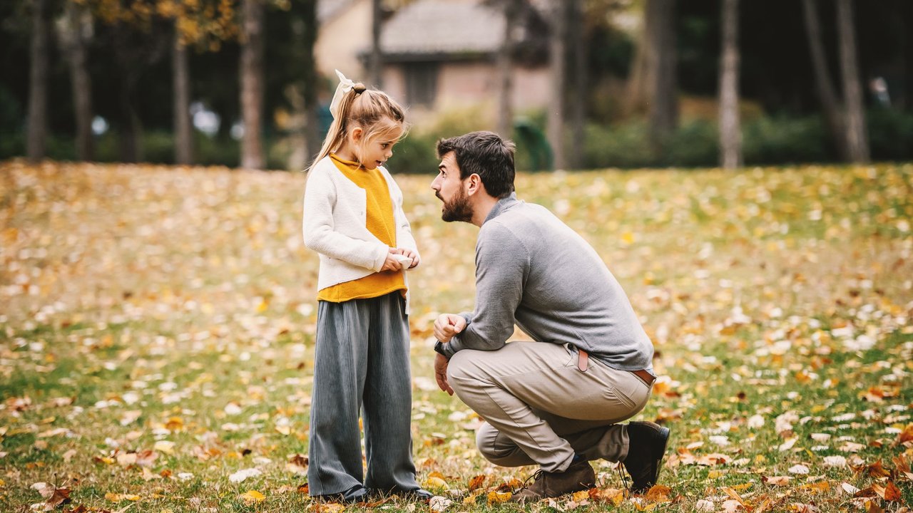 Ein narzisstischer Vater beeinflusst das Leben seiner Kinder oftmals nachhaltig negativ