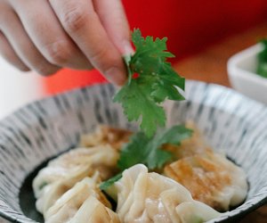 Koriander und Stillen: Ein Kraut für die Stillzeit?