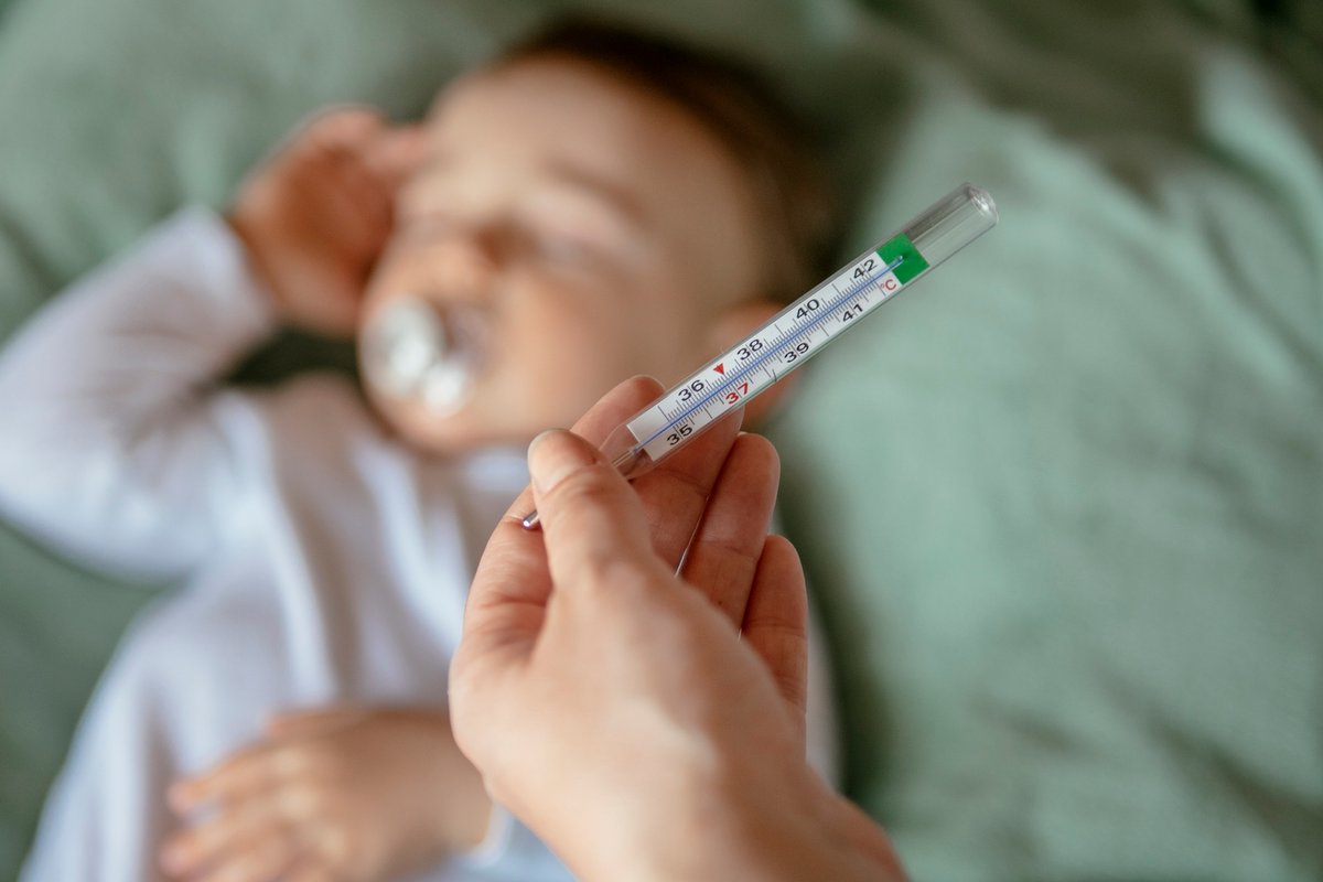 Fieber bei Baby und Kleinkind: 7 FAQs und schnelle Hilfe familie.de 