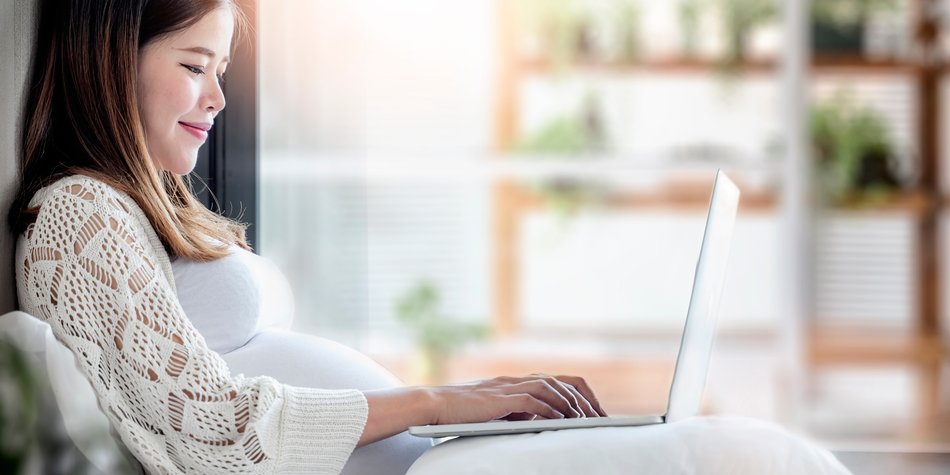 So findet ihr die passende Online-Hebamme für Schwangerschaft, Stillzeit & Wochenbett