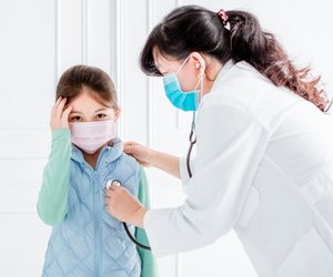Kinderärzte warnen: Eltern sollten auf diese Symptome achten