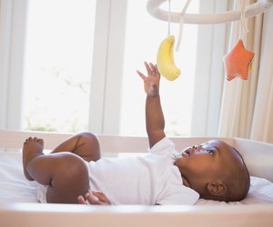 Babyspielzeug: Farben, Formen und Geräusche machen Freude