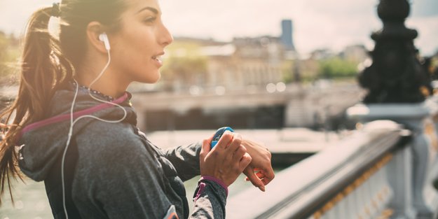 Fitnesstracker & Smartwatches: Diese 3 Smartwatches überzeugen bei Stiftung Warentest 2025
