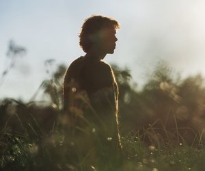 Psychologie: Diese 5 Sätze verraten, ob du eine schwierige Kindheit hattest