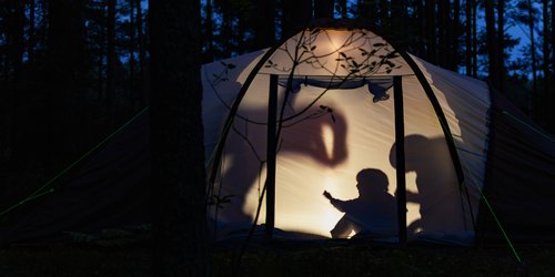 Du liebst Festivals und Camping? Dann brauchst du diese LED-Leuchte von Rossmann