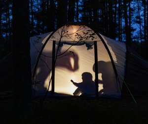 Festival- und Camping-Fans lieben diese praktische LED-Leuchte von Rossmann