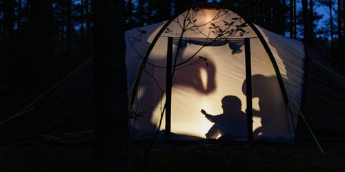 Festival- und Camping-Fans aufgepasst: Rossmann hat die ideale LED-Leuchte für draußen