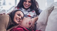 Samenspender via Facebook: Lesbisches Paar wird gemeinsam schwanger