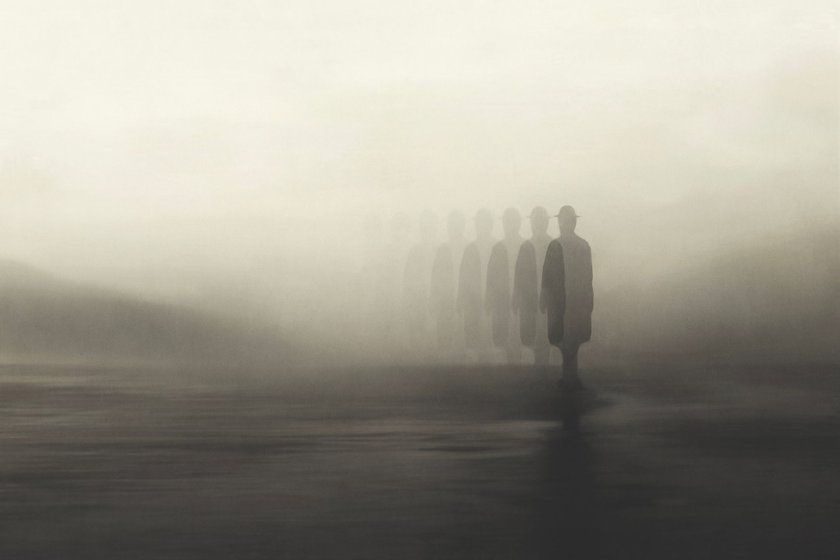 Illusion eines Mannes im Nebel