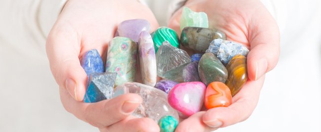 Spirituell veranlagt? Das ist der perfekte Heil- und Schutzstein für dein Sternzeichen