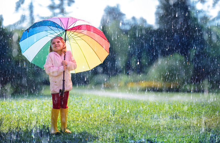 Mädchen mit Regenschirm