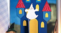 Fensterbild basteln: Ein Gespensterschloss für Halloween