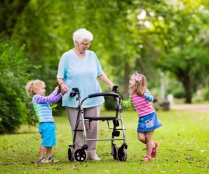 Rollator-Test: 5 praktische Gehhilfen für mehr Sicherheit im Alltag