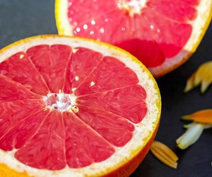 Grapefruit richtig schälen und genießen: Mit diesen Tricks wird es zum Kinderspiel