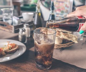 Ist Cola vegan? Das steckt im süßen Getränk