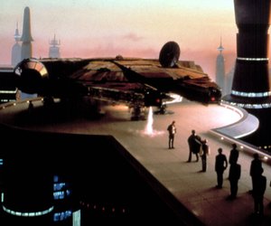 Für „Star Wars“-Fans: Die  „Millennium Falcon“-Tischlampe bringt Licht ins Dunkel