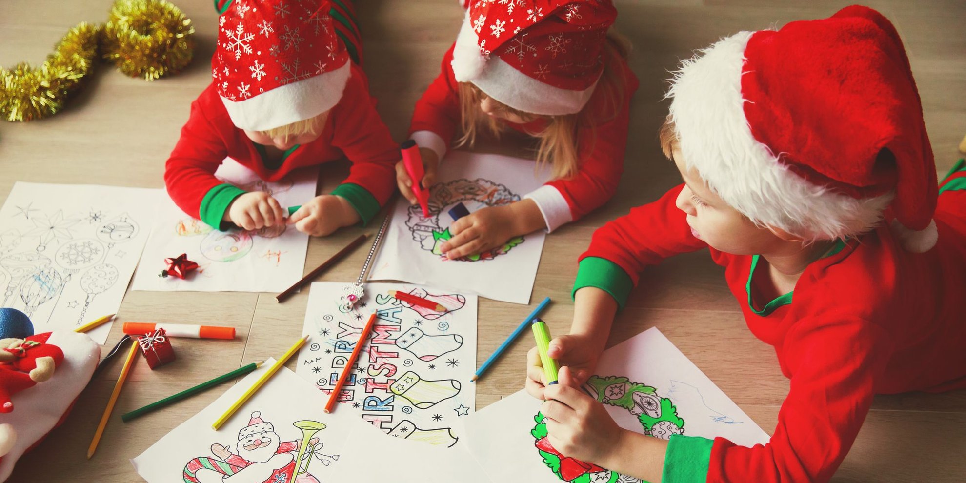 Ausmalbilder für Weihnachten: Die schönsten Malvorlagen mit Rentieren, Santas und Co.