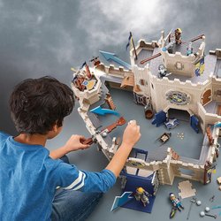 Ihr liebt das Mittelalter? Diese Burgen von Playmobil und LEGO sind nur etwas für echte Ritter