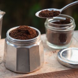 Alltagsheld Kaffeesatz: 7 geniale Wege, wie ihr ihn weiterverwenden und Geld sparen könnt