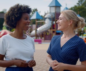 Einfach&#x20;ansprechen,&#x20;wirklich&#x20;verbinden&#x3A;&#x20;5&#x20;S&#x00E4;tze,&#x20;mit&#x20;denen&#x20;du&#x20;Eltern-Freundschaften&#x20;kn&#x00FC;pfst