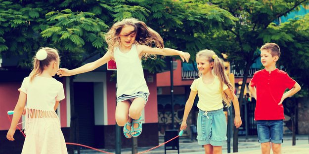 Boomer-Skills im Aussterben: 4 Fähigkeiten, die unsere Kinder heute nicht mehr lernen