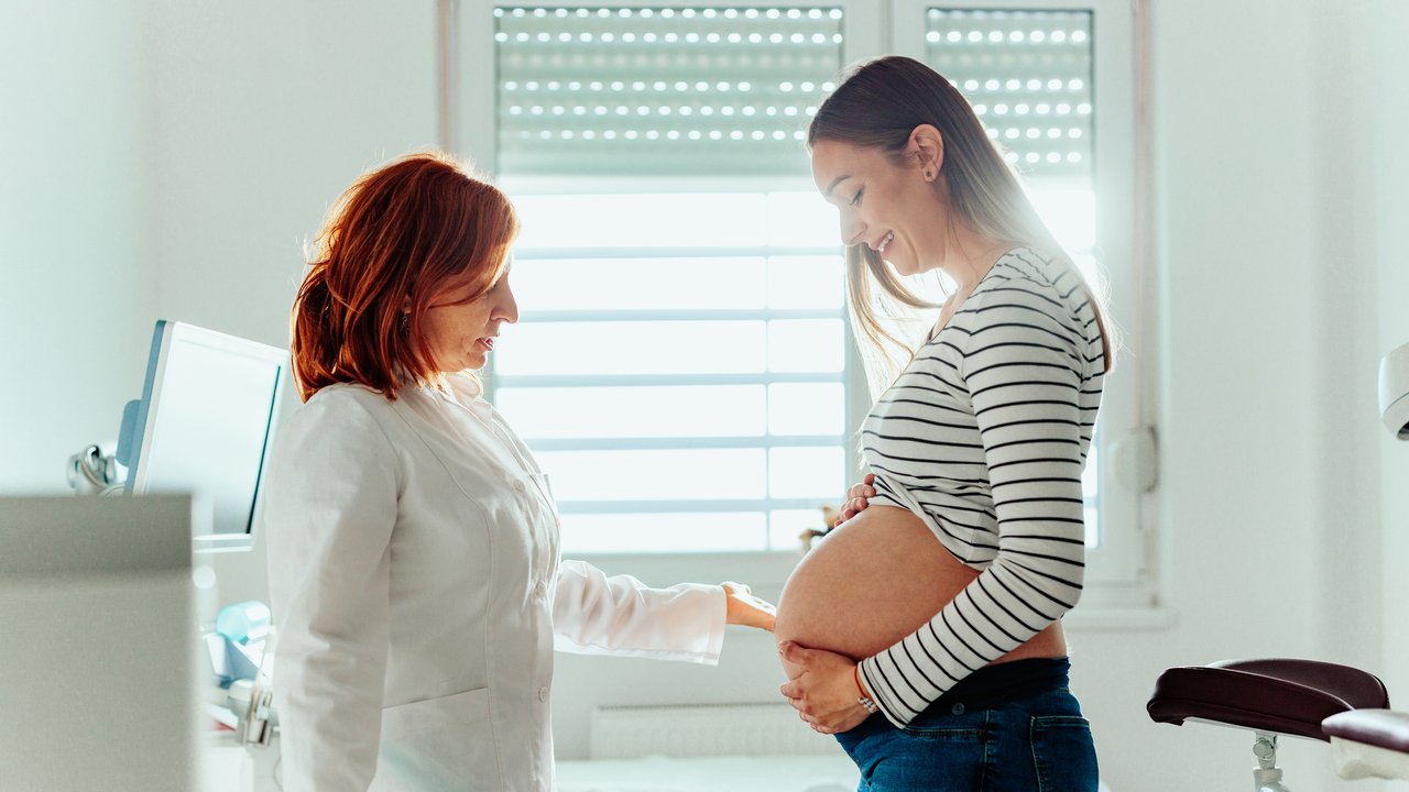 Querlage Baby: Das bedeutet sie für Schwangerschaft & Geburt
