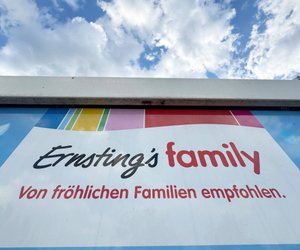 Stylischer Sonnenschutz: Schnapp dir jetzt die Babymütze mit Nackenschutz von Ernsting's family!