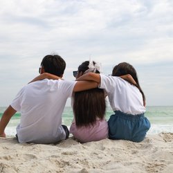 Die geheimen Superkräfte von Sandwichkindern: 5 überraschende Vorteile