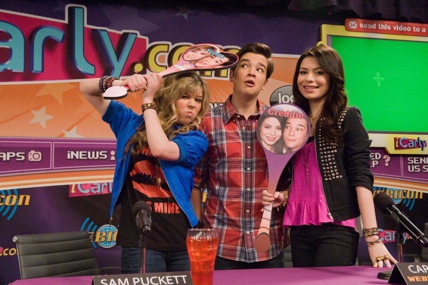 Starbesetzung von iCarly posiert