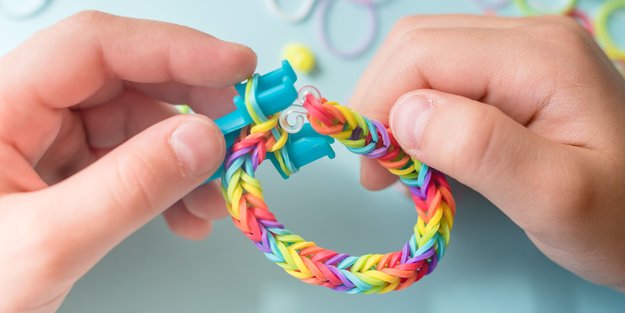 Immer noch cool: 9 spaßige Bastelideen mit Loom Gummi-Bändern