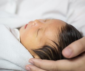 Gelbsucht bei Neugeborenen: Ursache, Dauer und die besten Tipps zur Behandlung