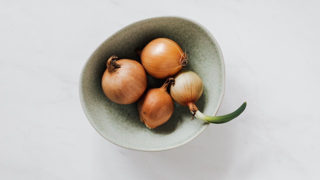 Wie lange sind Zwiebeln haltbar? So bleiben sie länger frisch