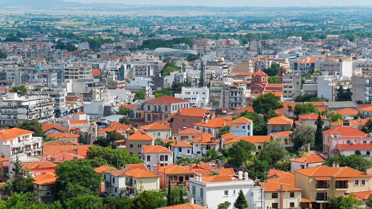 Hier ist eine Aussicht auf die Stadt Xanthi in Griechenland.