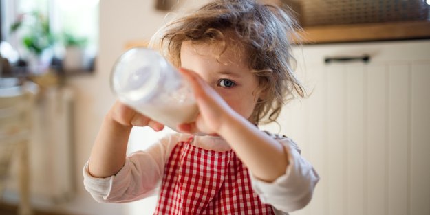 Flasche abgewöhnen: Mit diesen 5 Tipps klappt das viel entspannter