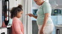Mit Verbesserungstipps: Diese 7 Verhaltensweisen von Eltern sind toxisch