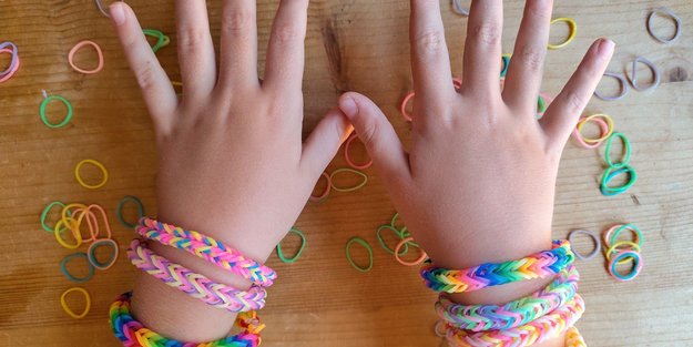 Loom Bänder: Einfache Anleitung für kinderleichten Schmuck