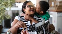 Geschenke für Eltern: Ideen, die Mama und Papa ein Lächeln ins Gesicht zaubern