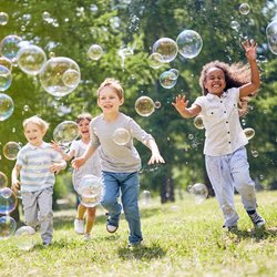 Seifenblasenmaschine: Diese Modelle machen nicht nur Kinder glücklich