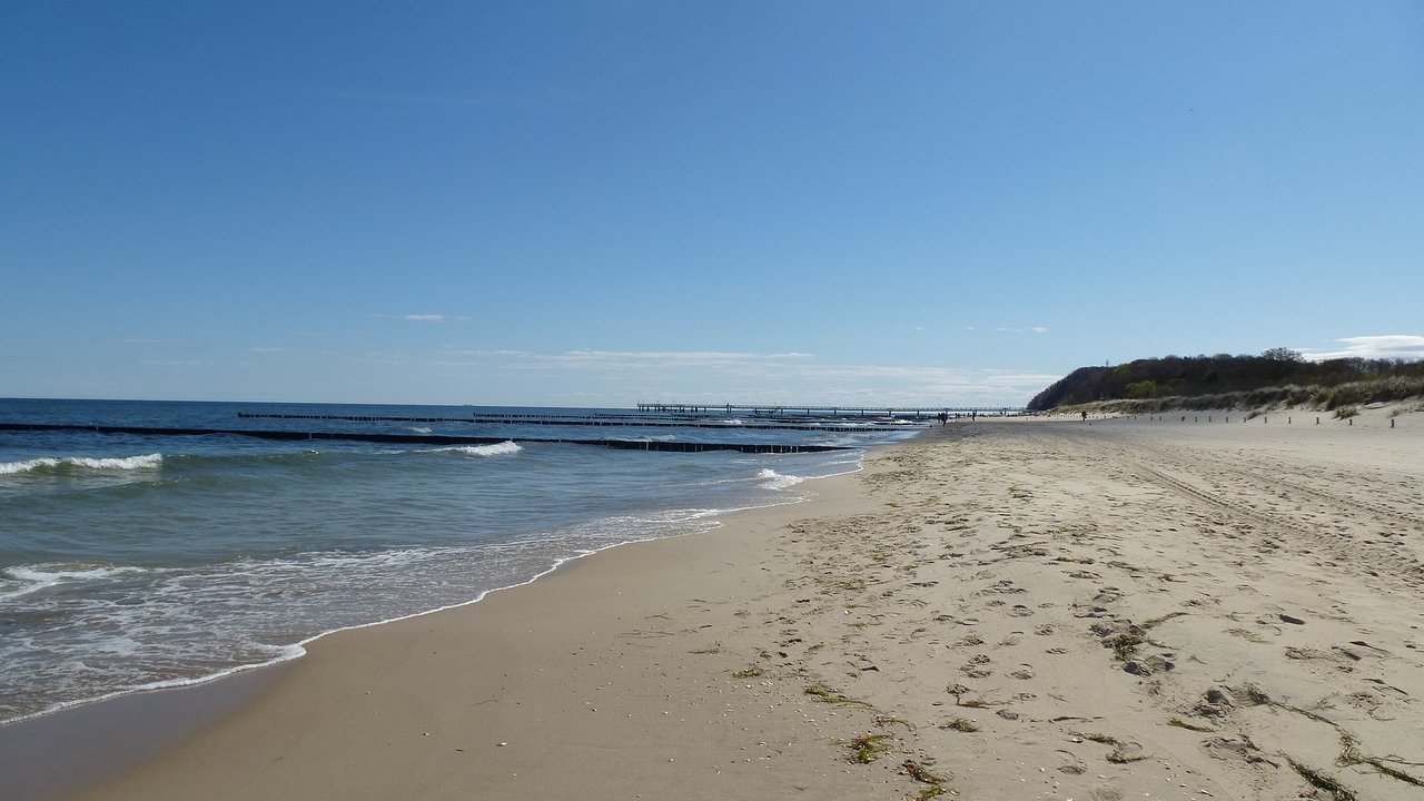 Von der Insel Usedom geht der Strand sehr flach ins Meer über.