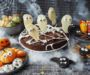 Geistertorte: So backt ihr das Highlight fürs Halloween-Buffet