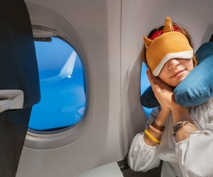 Lange Flüge mit (oder ohne) Kids? Diese 11 Gadgets retten euch garantiert den Tag!