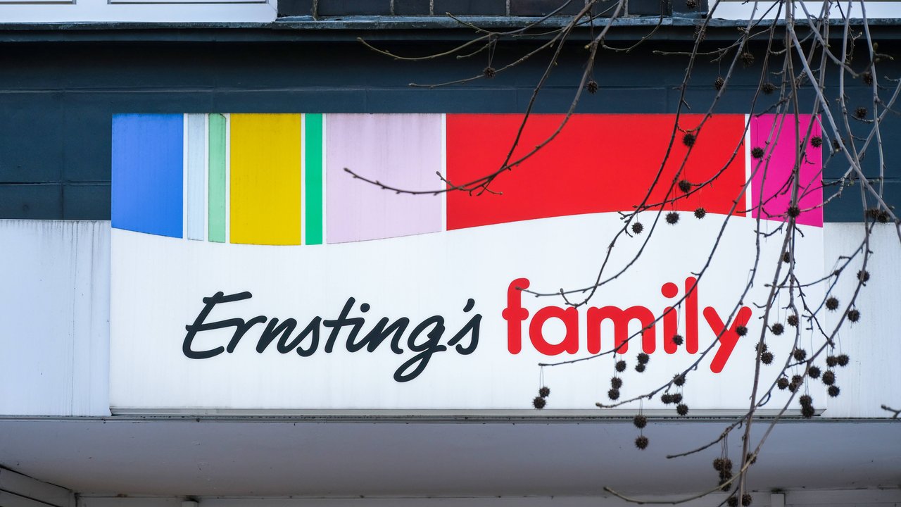 Bei Ernsting's family bekommst du eine schöne Gute-Laune-Tasse.