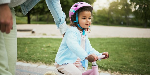 Fahrradfahren lernen: Mit diesen Tipps klappt's