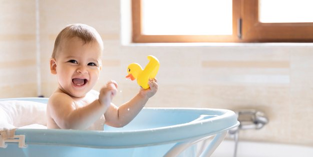 Sicherer Badespaß: Die 5 besten Badewannensitze fürs Baby