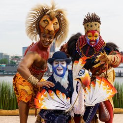 Disneys „Der König der Löwen“: Mit diesem Angebot genießt ihr einen Kurztrip nach Hamburg und das Musical