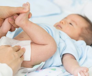 Stuhlgang beim Baby: 10 Farben, und was sie besagen